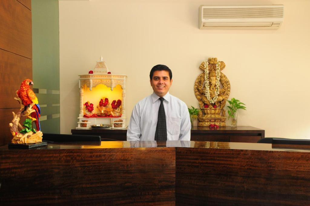Hotel Gulnar New Delhi Exteriör bild